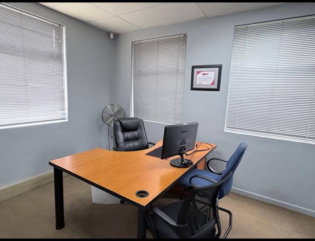 500M² OFFICE FOR SALE IN FOURWAYS